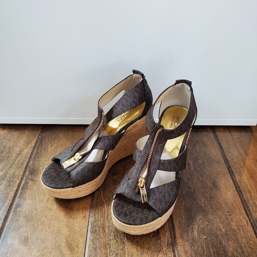 MICHAEL KORS-Zip Up Berkley Wedge Sandals in SIZE 7 US MEDIUM